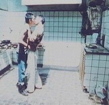 Tony Leung e Leslie Cheung in una scena di Happy Together