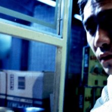 Tony Leung in una foto di scena per il film Happy Together