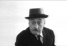 Totò in una scena di Uccellacci e uccellini