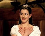 Flowervale Street, nuovi dettagli sul film con Anne Hathaway ed Ewan McGregor: 'È pieno di dinosauri'
