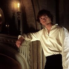 Hugh Dancy in una scena di Ella Enchanted