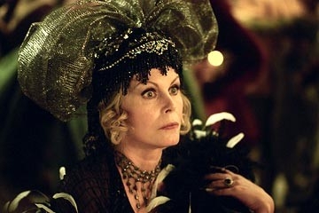 Joanna Lumley, la star di The Wolf of Wall Street contro le scene di nudo: 'Volgari e orribili'