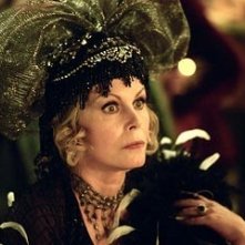 Joanna Lumley in una scena di Ella ENchanted