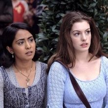 Parminder Nagra E Anne Hathaway In Una Scena Di Ella Enchanted 14540