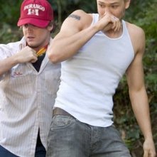 Chad Michael Murray e Jon Abrahams in una scena de La maschera di cera