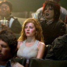 Elisha Cuthbert in una scena inquietante de La maschera di cera