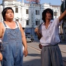 Lam Chi Chung e Stephen Chow in una scena di Kung Fusion