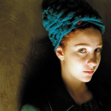 Lola Naymark in una scena di Le ricamatrici