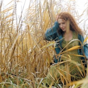 Lola Naymark in una scena di Le ricamatrici