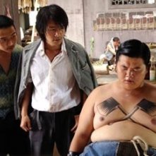 Stephen Chow e Lam Chi Chung in una scena di Kung Fusion