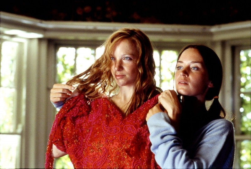 Nathalie Press ed Emily Blunt in una scena di My Summer of Love