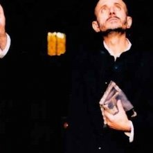 Giuseppe Cederna in una scena di Cielo e Terra