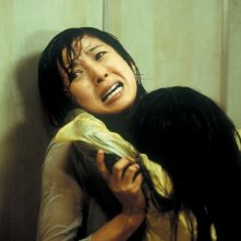 Hitomi Kuroki in una scena di Dark Water