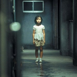 La piccola Rio Kanno in una scena di Dark Water