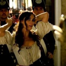 Paz Vega in una scena di Per amare Carmen, del 2003