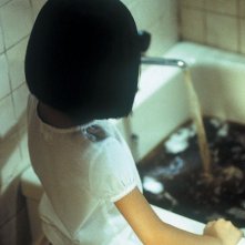 Rio Kanno in una scena di Dark Water