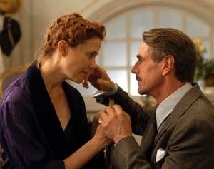 Annette Bening e Jeremy Irons in Being Julia