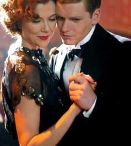 Annette Bening e Shaun Evans in Being Julia