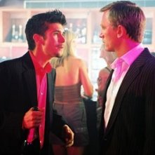 Ben Whishaw e Daniel Craig in una scena di The Pusher