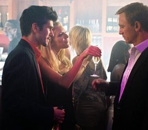 Ben Whishaw e Daniel Craig in una scena di The Pusher