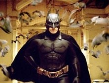 Christian Bale in una scena del film di Christopher Nolan, Batman Begins