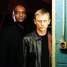 George Harris e Daniel Craig in una scena di The Pusher