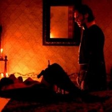 Paz Vega e Leonardo Sbaraglia in una immagine di Per amare Carmen