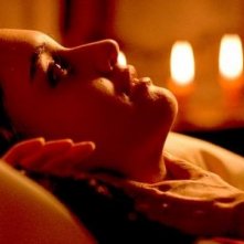 Il profilo di Paz Vega in una scena di Per amare Carmen