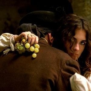 Paz Vega in una sensuale scena di Per amare Carmen