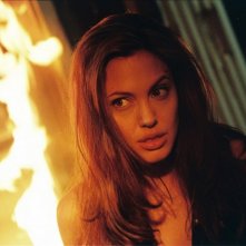 Angelina Jolie in una scena di Mr. and Mrs. Smith