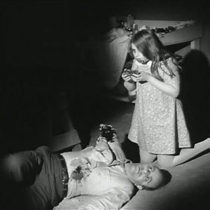 Karl Hardman in una scena de La notte dei morti viventi