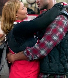 Queen Latifah ed Henry Simmons in una scena di New York taxi