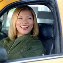 Queen Latifah in una scena di New York taxi