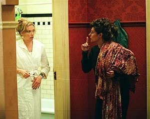 Tony Collette e Nia Vardalos in una scena di Connie e Carla