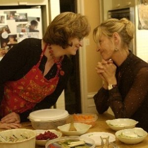 Uma Thurman con Meryl Streep in una scena del film Prime