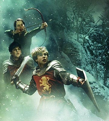 Anna Popplewell, Skandar Keynes e William Moseleyin una scena di The Chronicles of Narnia: The Lion, the Witch and the Wardrobe