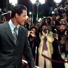 Cole Hauser in una scena di Paparazzi