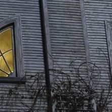 Isabel Conner e Grace Moretz in una scena di The Amityville Horror