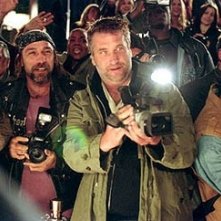 Kevin Gage e Daniel Baldwin in una scena di Paparazzi