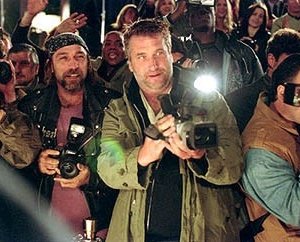 Kevin Gage e Daniel Baldwin in una scena di Paparazzi