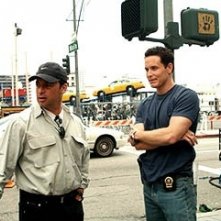 Paul Abascal e Cole Hauser sul set di Paparazzi