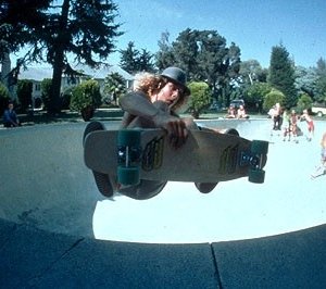 Tony Alva in una scena di Dogtown an Z-Boys