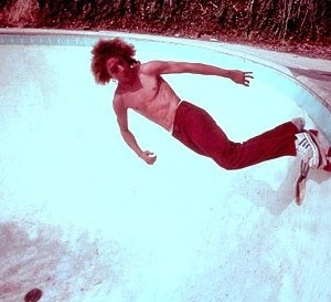 Tony Alva in una scena di Dogtown an Z-Boys