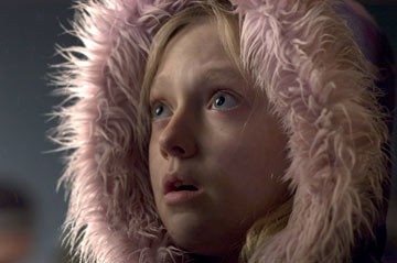 Primo piano di Dakota Fanning in La guerra dei mondi