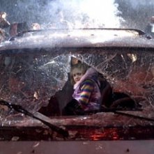 Dakota Fanning in una scena drammatica de La guerra dei mondi