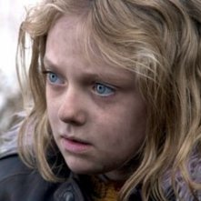 Dakota Fanning in una sequenza de La guerra dei mondi