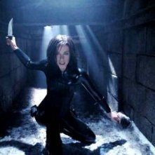Kate Beckinsale in una scena d'azione di Underworld: Evolution