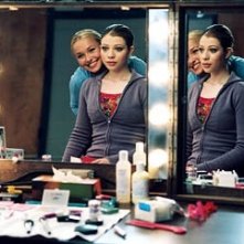 Hayden Panettiere e Michelle Trachtenberg in una scena di Ice Princess