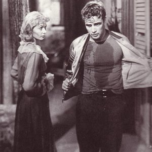 Marlon Brando e Vivien Leigh in una scena di Un tram che si chiama Desiderio