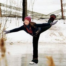 Michelle Trachtenberg in una sequenza acrobatica di Ice Princess